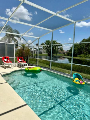 Private pool with a beautiful view overlooking the lake! Near Disney - Universal